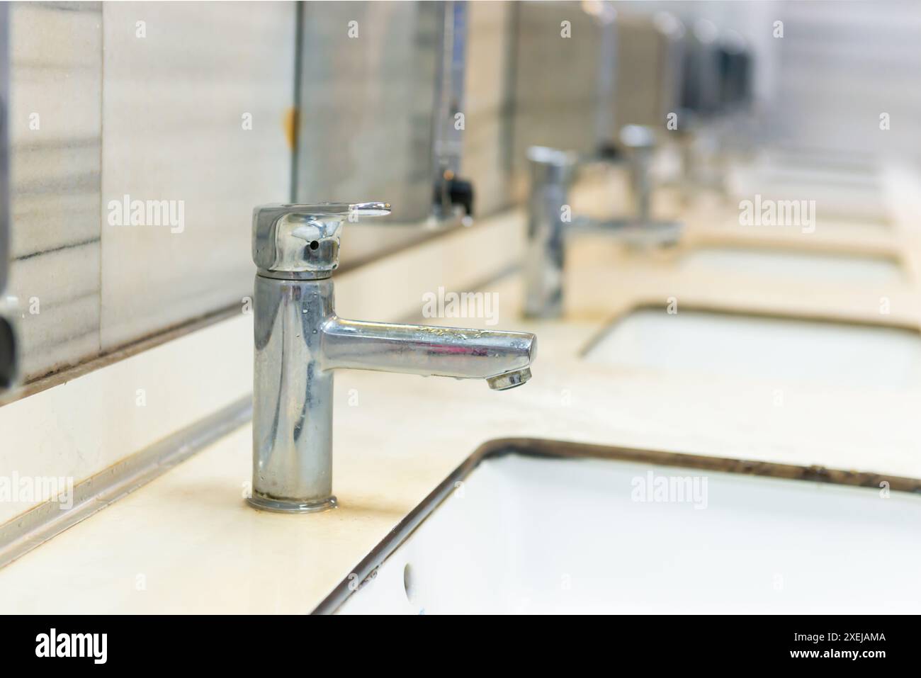 Bagno pubblico interno Foto Stock