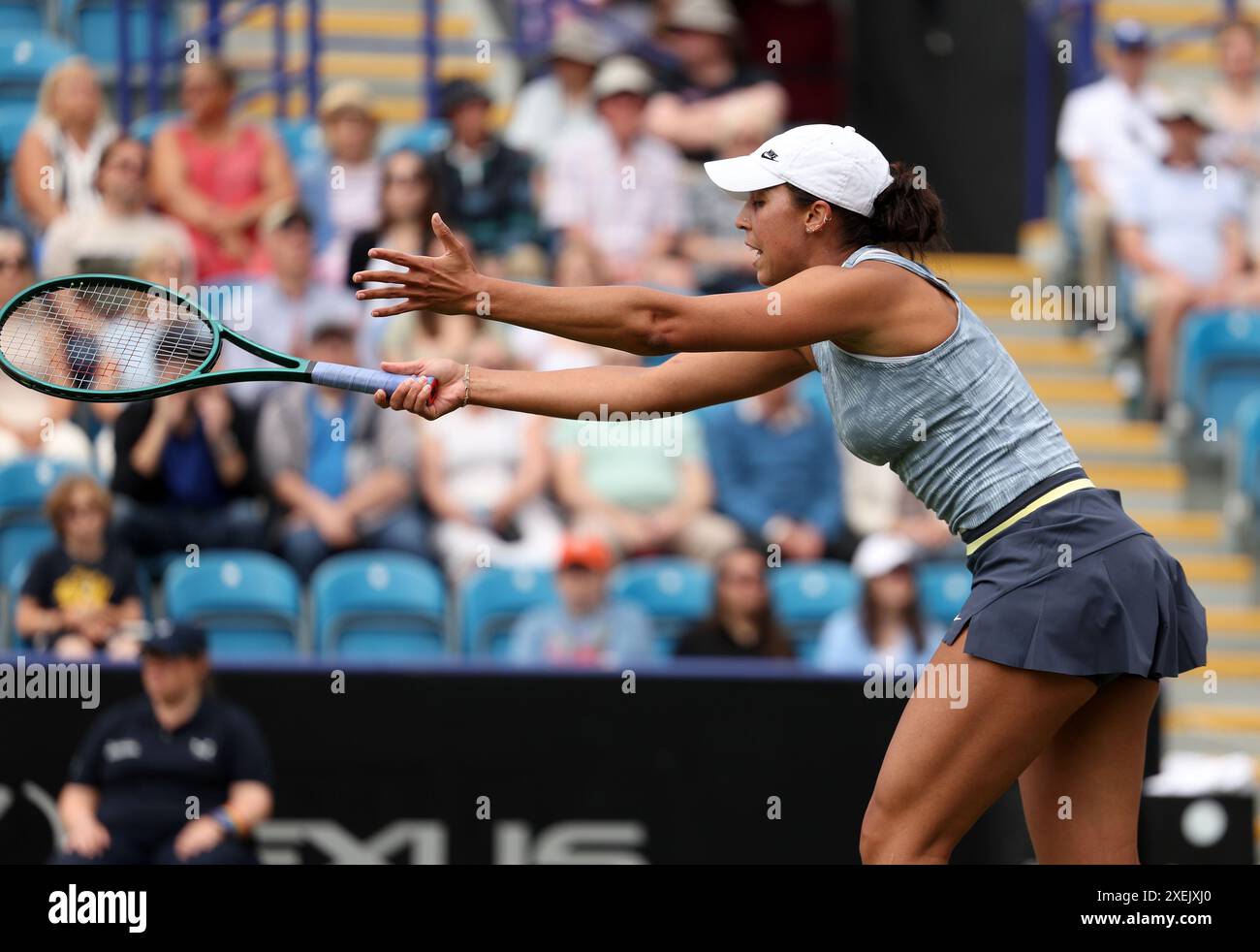 Madison Keys reagisce dopo aver perso un punto contro Leylah Fernandez il settimo giorno del Rothesay International a Devonshire Park, Eastbourne. Data foto: Venerdì 28 giugno 2024. Foto Stock