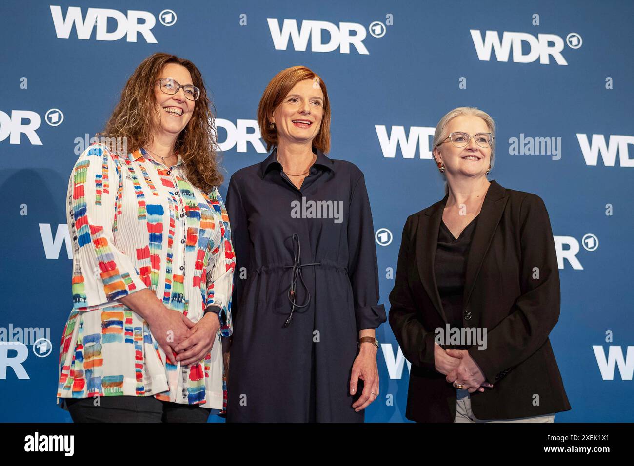 Wahl des Intendanten / der Intendantin des WDR Kunst, Kultur, Unterhaltung: Foto- und Pressetermin fuer die Wahl des Intendanten / der Intendantin des WDR am 27.06.24 im Marsiliussaal in Koeln. Claudia Schare Vorsitzende Verwaltungsrat, Dr. Katrin Vernau zukuneftige WDR Intendantin und Corinna Bluemel stv. Vorsitzende Rundfunkrat auf dem foto- und Pressetermin. Foto: Kirchner-Media/TH *** elezione del direttore artistico, culturale, intrattenimento del WDR evento fotografico e stampa per l'elezione del direttore generale del WDR il 27 06 24 al Marsiliussaal di Colonia Claudia Schare Presidente del Consiglio di amministrazione Foto Stock