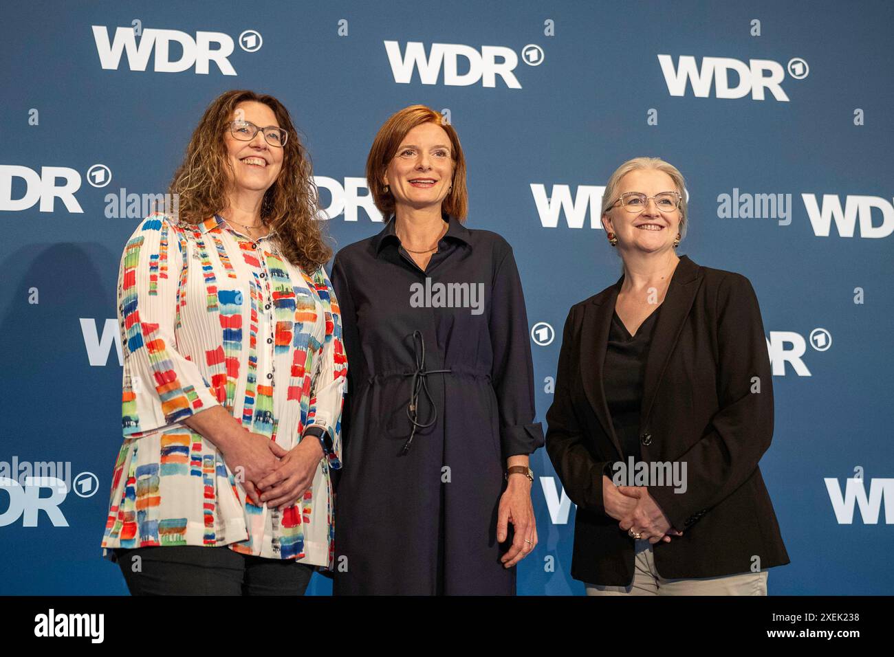 Wahl des Intendanten / der Intendantin des WDR Kunst, Kultur, Unterhaltung: Foto- und Pressetermin fuer die Wahl des Intendanten / der Intendantin des WDR am 27.06.24 im Marsiliussaal in Koeln. Claudia Schare Vorsitzende Verwaltungsrat, Dr. Katrin Vernau zukuneftige WDR Intendantin und Corinna Bluemel stv. Vorsitzende Rundfunkrat auf dem foto- und Pressetermin nach der Wahl. Foto: Kirchner-Media/TH *** elezione del direttore artistico, culturale, di intrattenimento del WDR foto ed evento stampa per l'elezione del direttore generale del WDR il 27 06 24 al Marsiliussaal di Colonia Claudia Schare Presidente Foto Stock