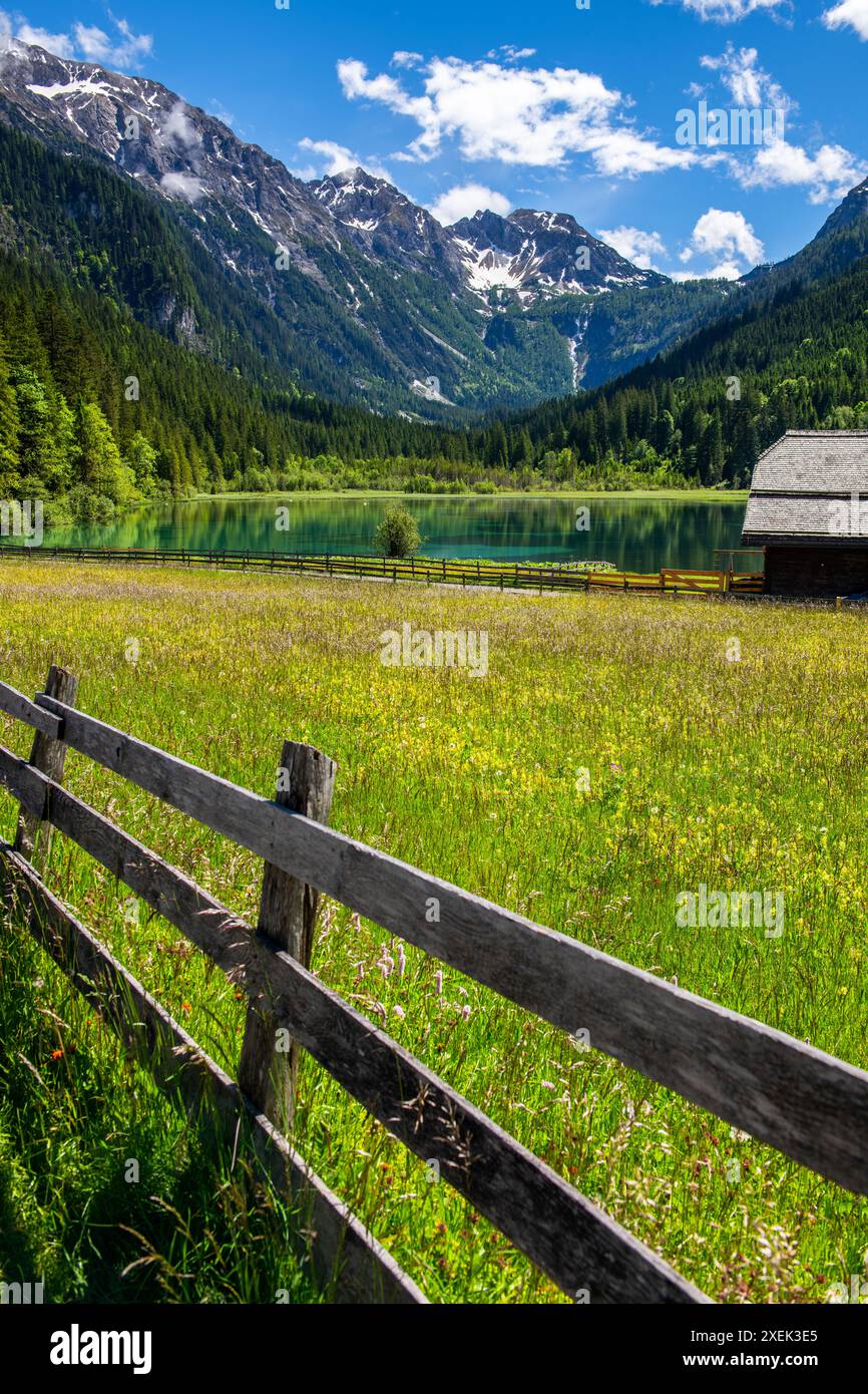 Giornata estiva di sole al lago JÃ¤Gersee, Austria Foto Stock