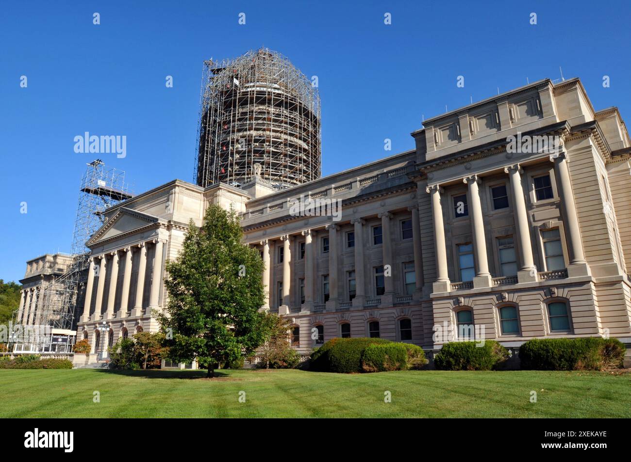 Un progetto per ricostruire la cupola dello storico Campidoglio del Kentucky a Frankfort iniziò nel 2022. Foto Stock