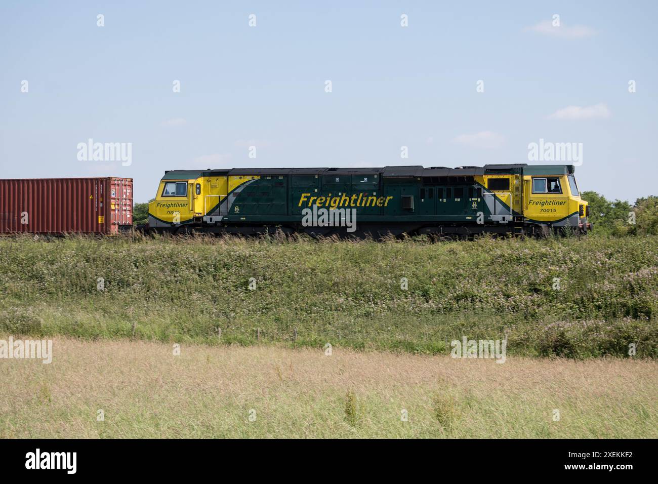 Locomotiva diesel classe 70 n. 70015 che trae un treno freightliner, Warwickjshire, Regno Unito Foto Stock