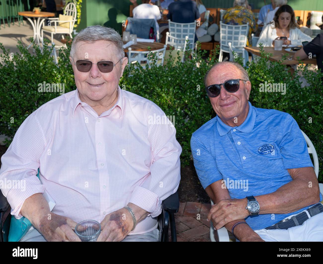 Guest e Gabe Vigorito partecipano al Book Launch Party di Ann Liguori per "Life on the Green, Lessons & Wisdom from Legends of Golf" al Canoe Place Inn di Hampton Bays, NY il 27 giugno 2024. (Foto di David Warren /Sipa? USA) Foto Stock