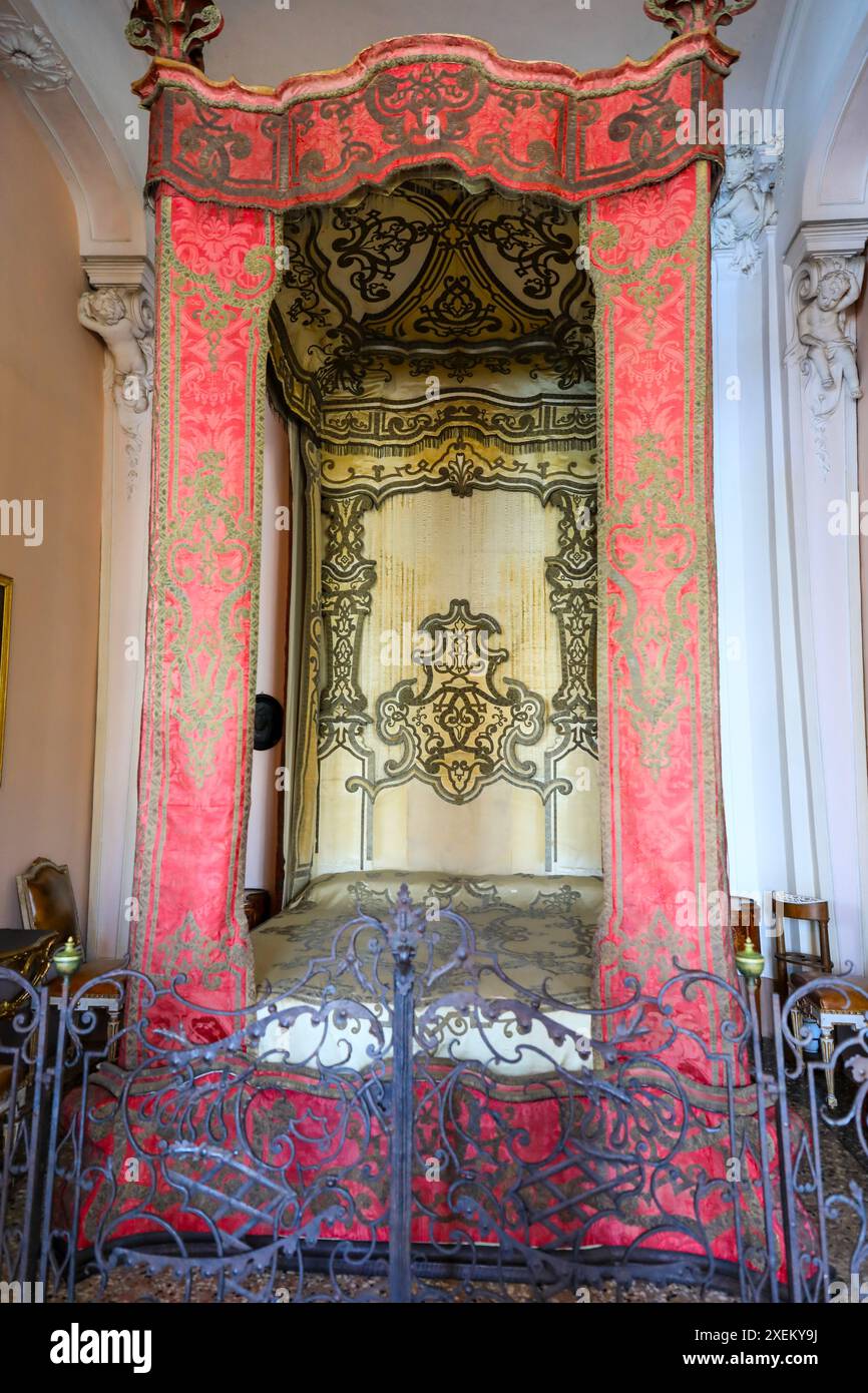 La sala Napoleone all'interno di Palazzo Borromeo o Palazzo Borromeo sull'Isola bella, una delle isole Borromee del Lago maggiore nell'Italia settentrionale Foto Stock