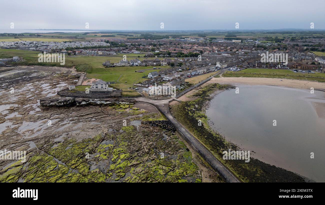 Vista aerea dell'estuario del fiume Coquet, Amble, Northumberland, Inghilterra. Foto Stock