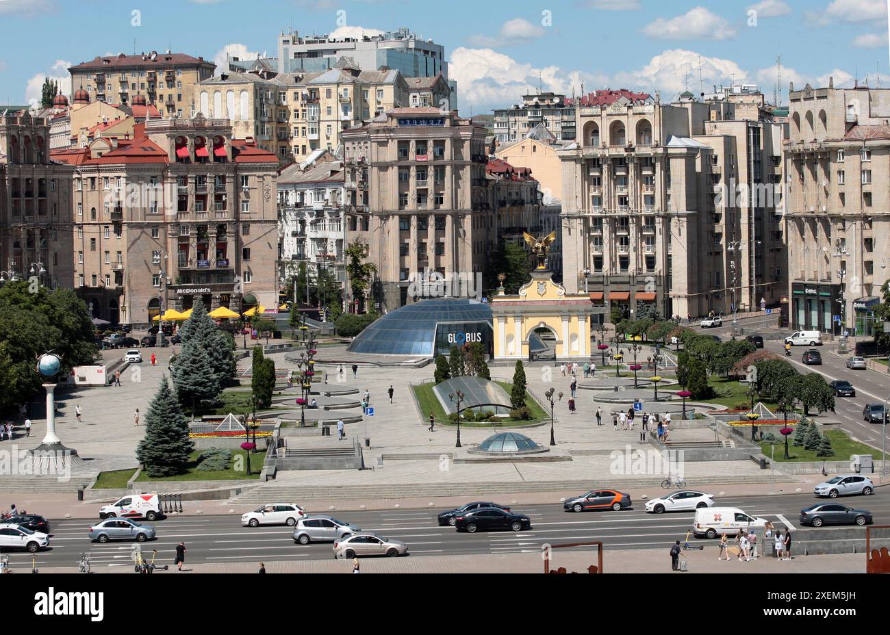 Non esclusivo: KIEV, UCRAINA - 27 GIUGNO 2024 - Maidan Nezalezhnosti è la piazza centrale di Kiev, capitale dell'Ucraina. Foto Stock