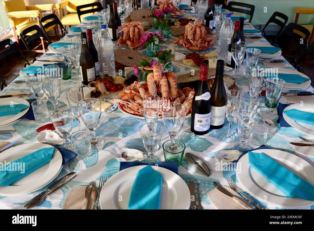 Langoustine cotte, Nephrops norvegicus, chiamate anche aragoste norvegesi (havskräfta in svedese) pronte per mangiare il pezzo forte sul tavolo della cena in Svezia. Foto Stock