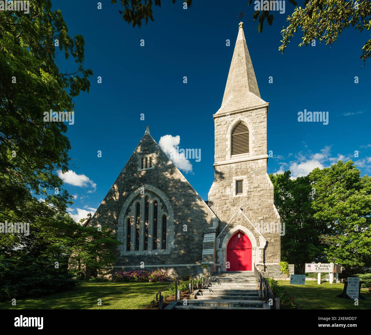 St John's Chiesa Episcopale New Milford centro storico distretto _ New Milford, Connecticut, Stati Uniti d'America Foto Stock