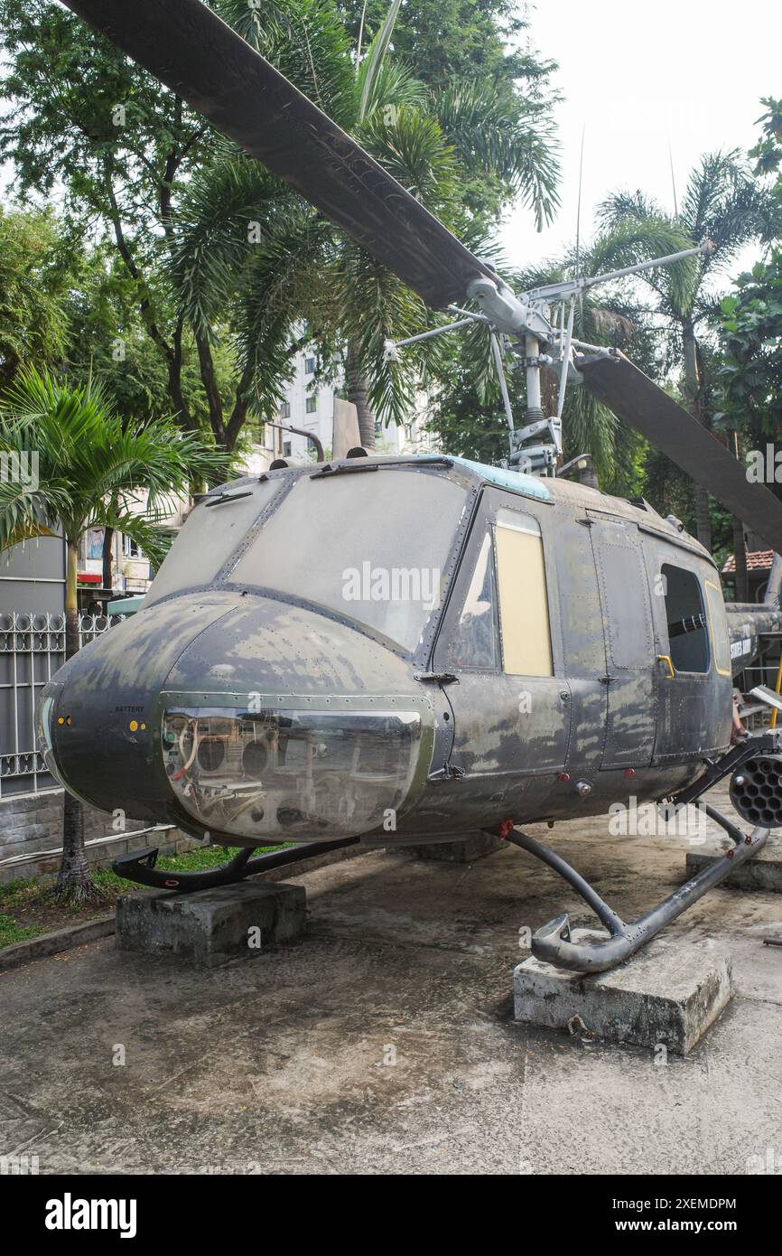 Ho chi Minh City, Vietnam - 2 febbraio 2024: Hardware militare americano in mostra al Vietnam War Remants Museum di ho chi Minh City Foto Stock