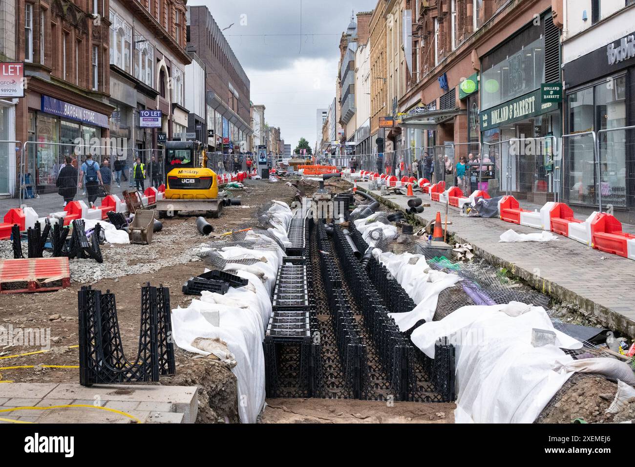 Lavori di riqualificazione di Sauchiehall Street Glasgow, compresi nuovi lavori di drenaggio e di infrastrutture fognarie finanziati dal City Deal Funding, Glasgow, Scozia, Regno Unito Foto Stock