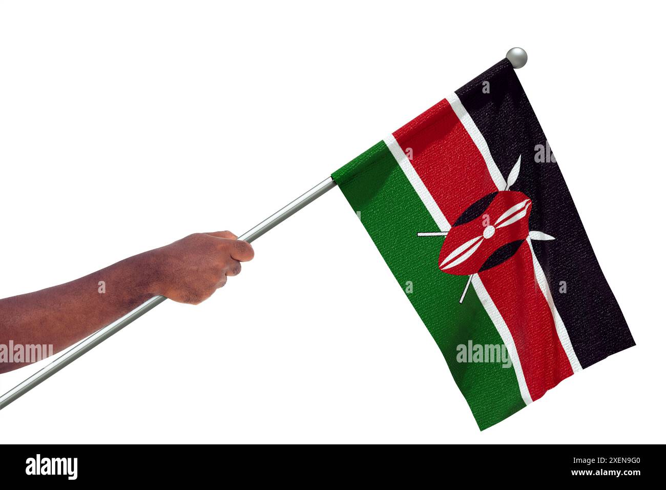 Mano nera africana tesa che tiene la bandiera nazionale keniota isolata su sfondo bianco, protesta, sventolamento, pugno, libertà Foto Stock
