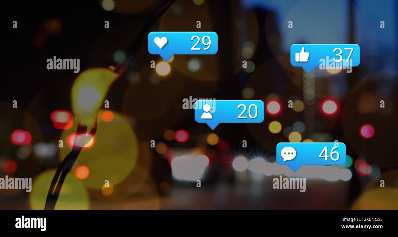 Immagine delle icone dei social media e dei punti di luce con una vista sfocata del traffico cittadino notturno Foto Stock