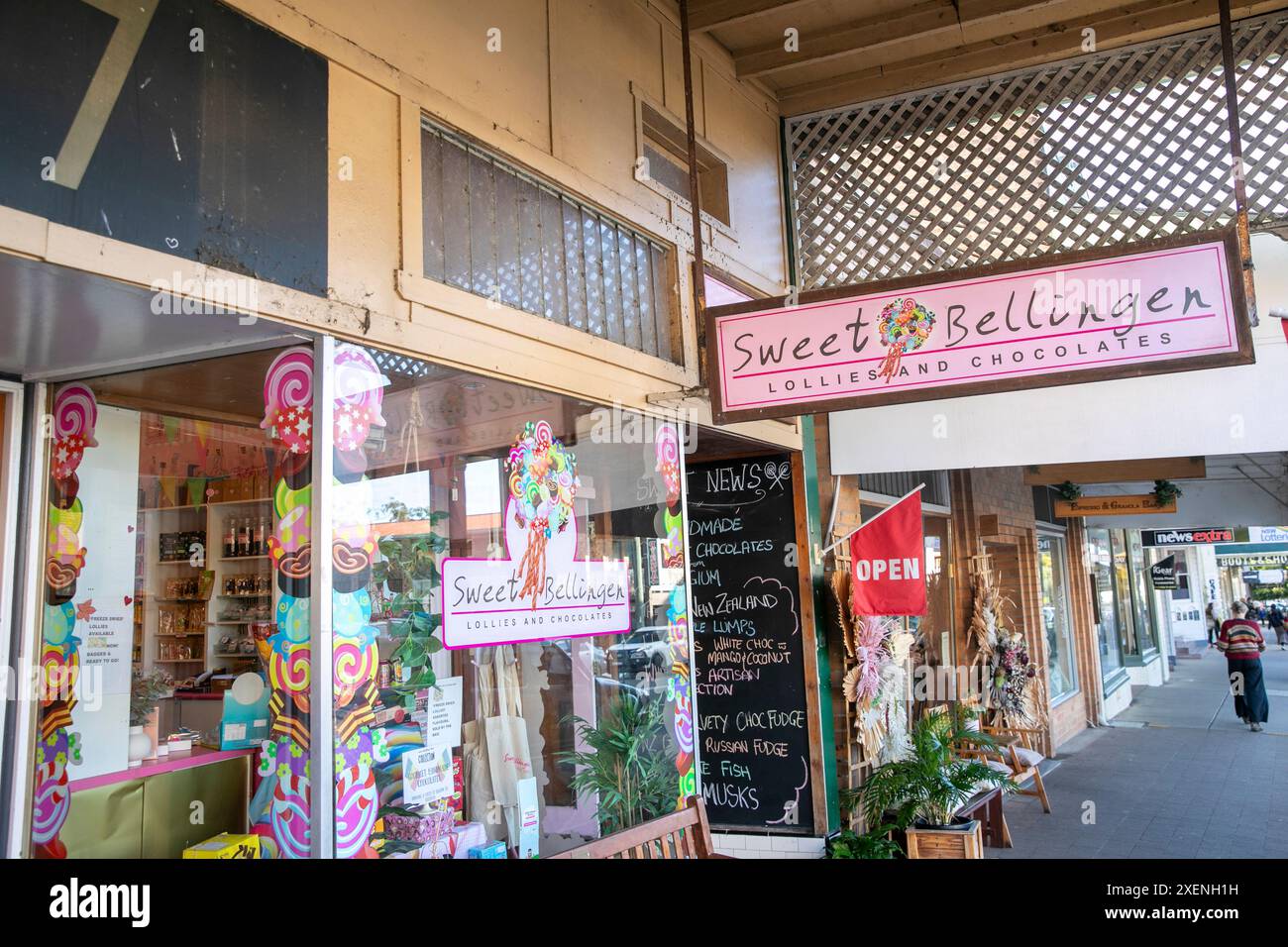 Centro città di Bellingen, negozio di dolci Sweet Bellingen, cioccolato e lollies nel centro città, nuovo Galles del Sud, Australia Foto Stock