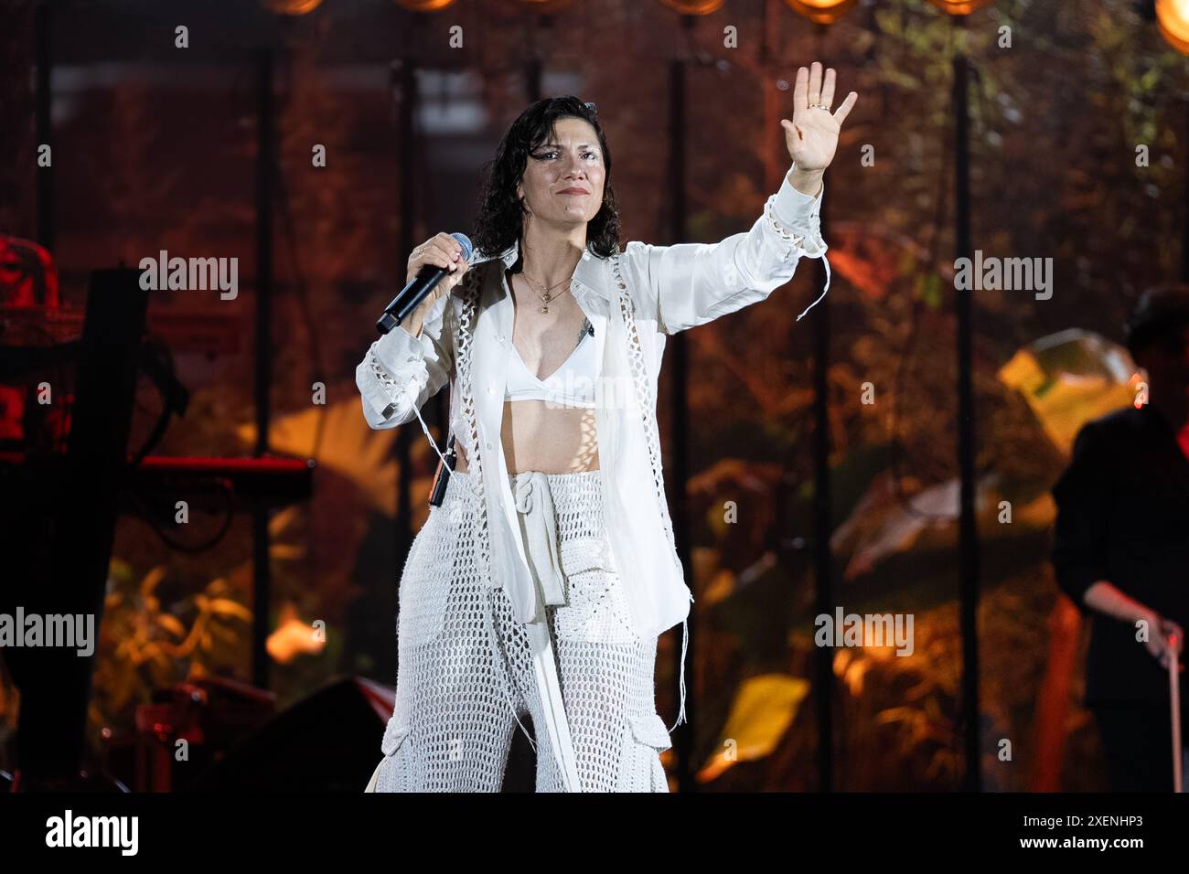 ELISA si esibisce dal vivo in Piazza del Plebiscito a Napoli per il Tropico Tour 2024. Napoli-Italia, giugno 28. 2024 crediti: Andrea Guli/Alamy Live News Foto Stock