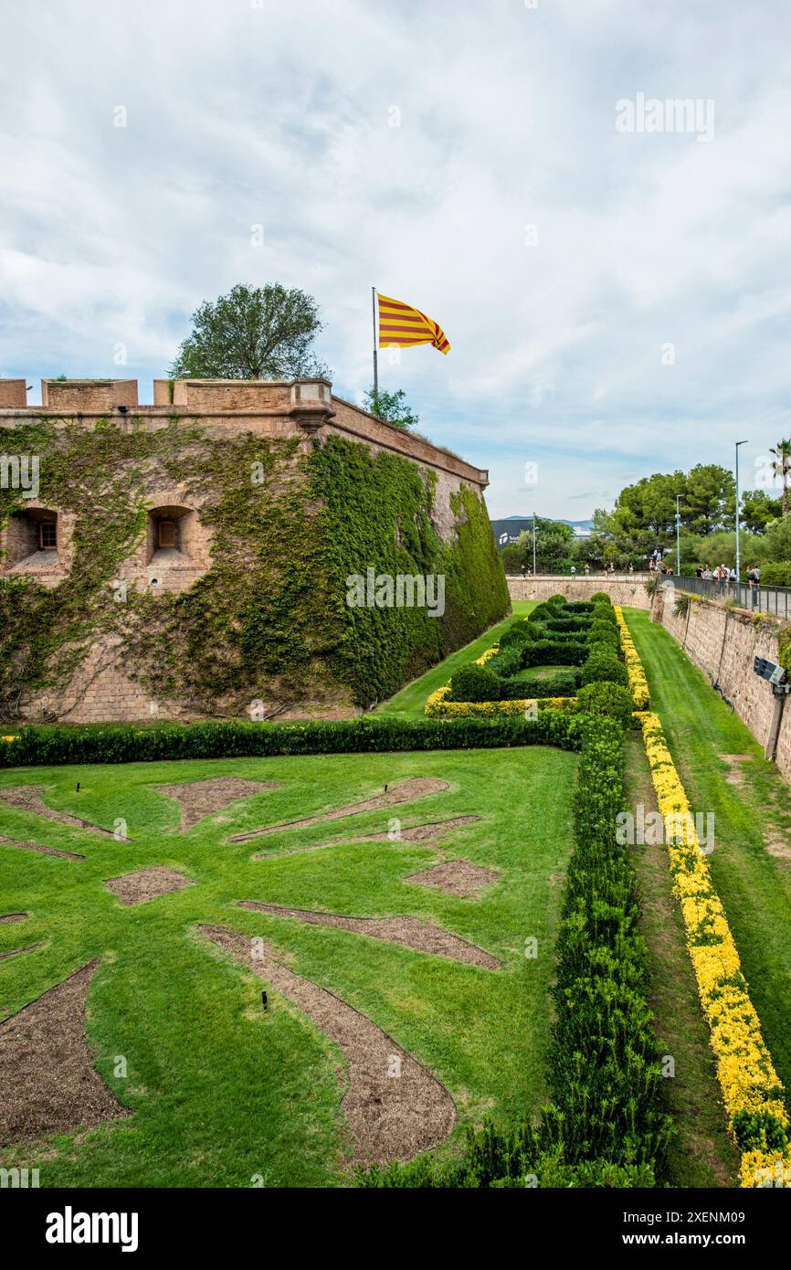 Castello di Montjuic vecchia fortezza militare sul Monte Montjuic che si affaccia sulla città, barcellona, spagna. Foto Stock
