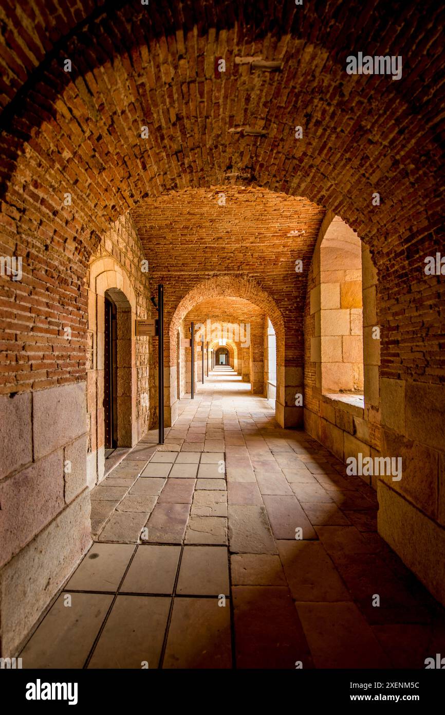 Castello di Montjuic vecchia fortezza militare sul Monte Montjuic che si affaccia sulla città, barcellona, spagna. Foto Stock