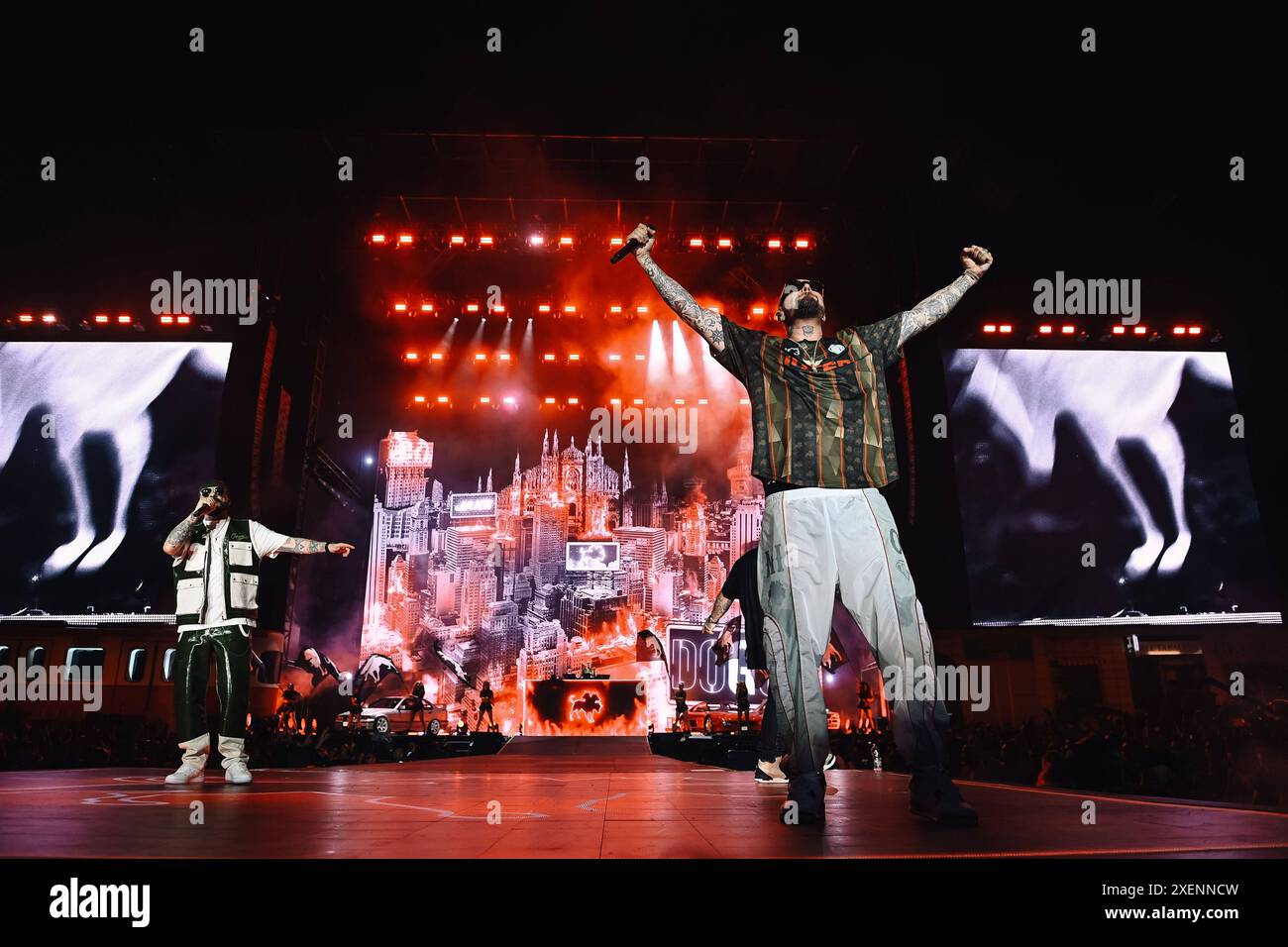 Concerto di musica - Club Dogo - San Siro GUE Pequeno, J Ax durante Club Dogo - San Siro, Concerto di musica a Milano, Italia, giugno 28 2024 Milano San Siro Italia Copyright: XVincenzoxTascox/xLiveMediax LPM 1423260 Foto Stock