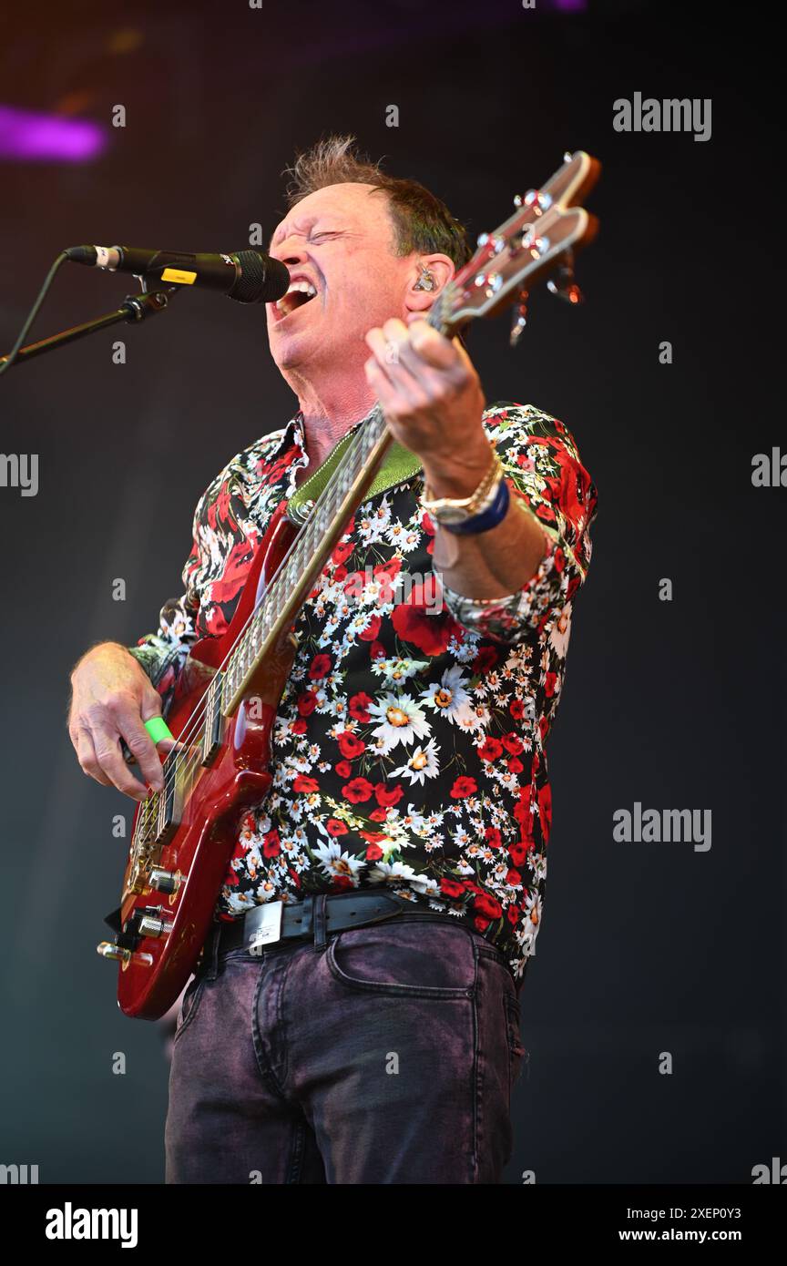 Level 42 Performing at Lets Rock Leeds 80s Festival 2024 ,Leeds, Regno Unito Foto Stock
