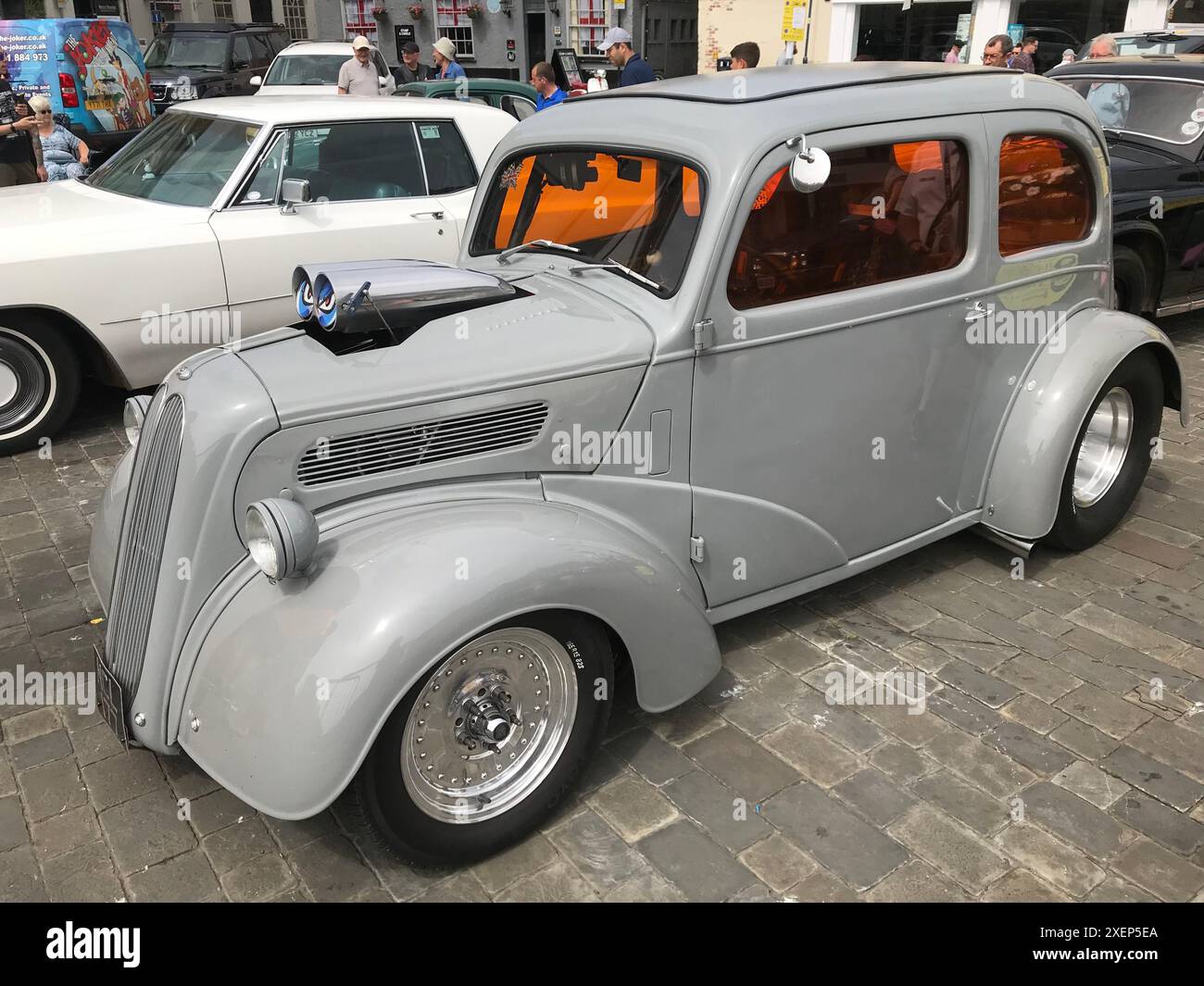 Ford 103E famosa auto personalizzata in occasione di una fiera di auto d'epoca nel mercato di Boston nel Lincolnshire Foto Stock