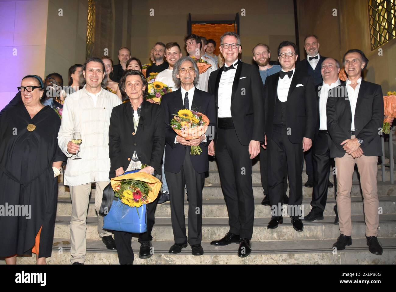 Vladimir Jurowski Bayerische Staatsoper General Musik Direktor Kent Nagano Dirigent Markus Blume Minister fuer Wissenschafts Kunst Serge Dorny Bayerische Staatsoper intendente Laurent Hilaire Bayerische Staatsoper Ballett Direktor mit Ensemble Muenchen 28.06.2024 Muenchner Opernfestspiele Allerheiligen Hofkirche der Residenz-Empfang Bayerische Staatsoper Premiere von le Grand Macabre Muenchen *** Vladimir Jurowski, direttore musicale generale dell'Opera di Stato bavarese Kent Nagano, direttore Markus Blume Ministro Serge Dorny, direttore artistico dell'Opera di Stato bavarese Laurent Hilaire Bavarian St Foto Stock