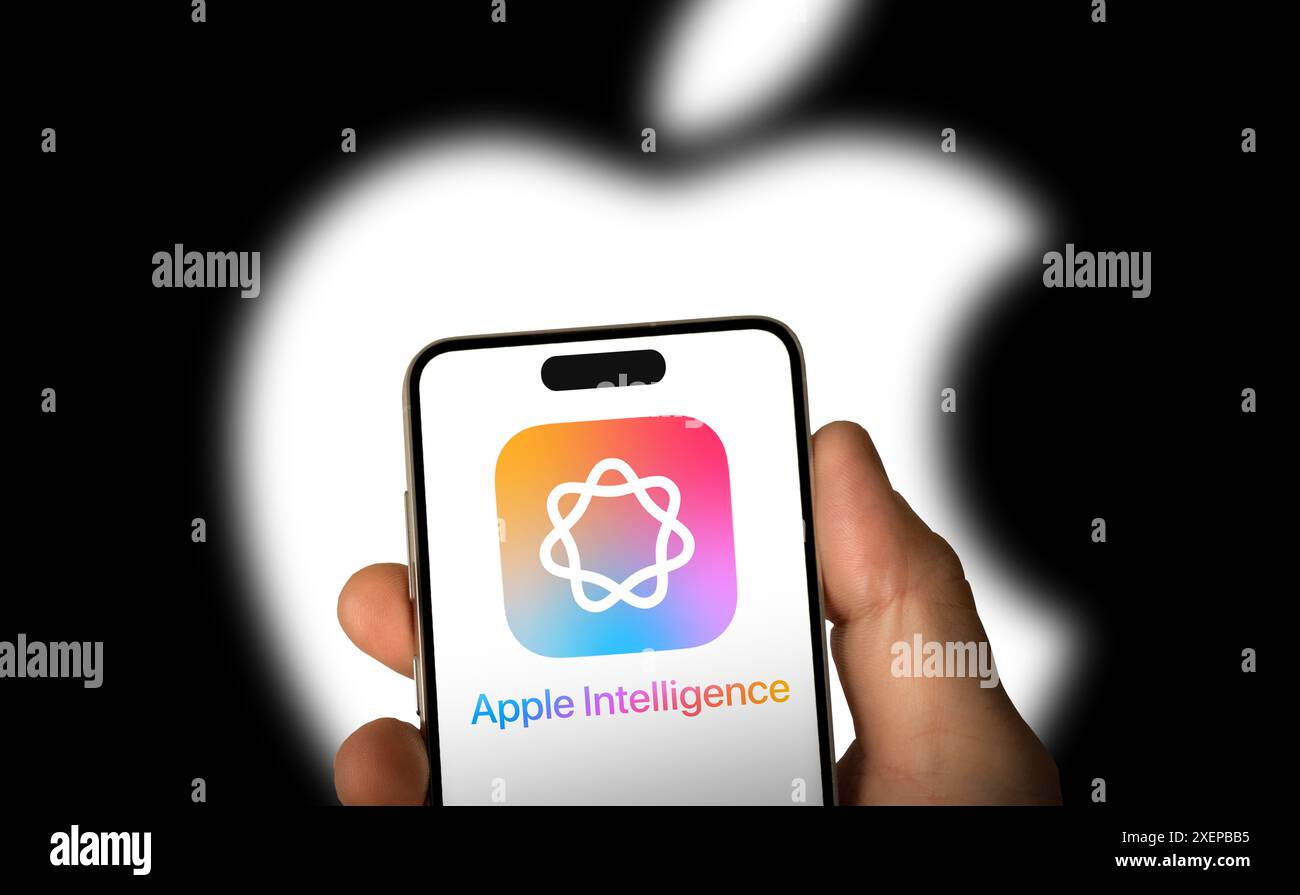 Apple Intelligence - la più recente applicazione software per l'intelligenza artificiale visualizzata sull'iPhone Foto Stock