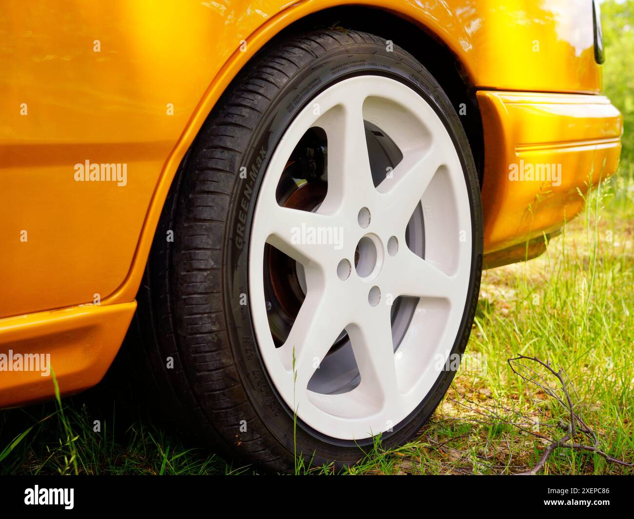 Primo piano della ruota posteriore di una Ford Cosworth Foto Stock