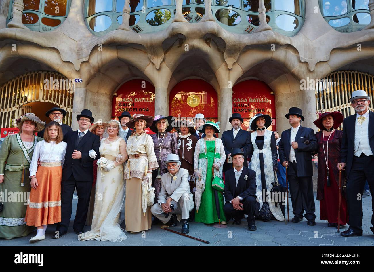 Abiti da festa vintage all'inizio del XX secolo. Casa Batlló Casa dell'architetto Antoni Gaud. Passeig de Gracia. Barcellona. Catalogna. Spagna. Foto Stock