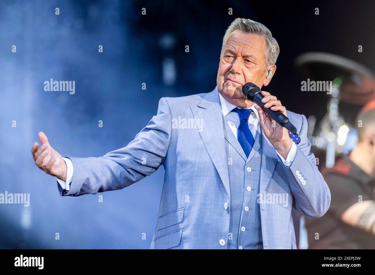 Roland Kaiser Live bei einem Konzert Seiner Tour 50 Jahre - 50 Hits ...