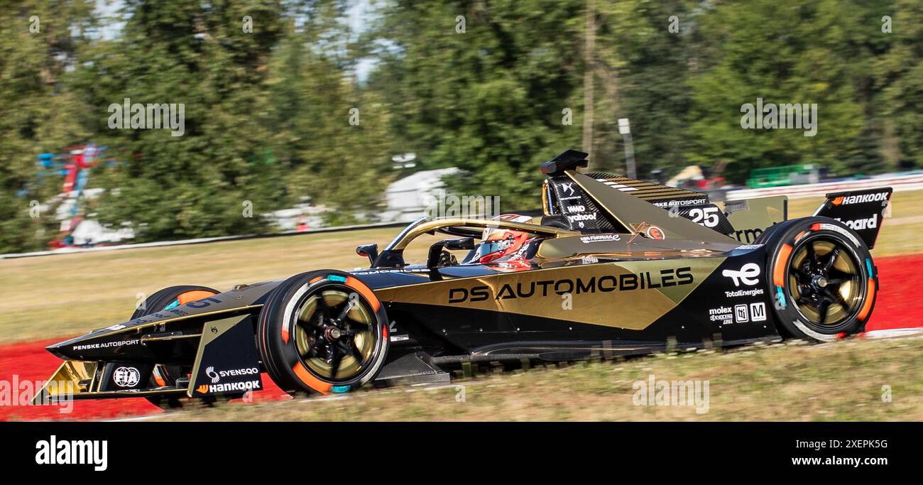 Giugno 28 2024 Portland, OREGON, il pilota statunitense Jean-Eric Vergne/DS Automobiles Formula e Team Penske (25) guida alla quarta curva durante l'Hankook Formula e-Prix Practice 1 al Portland International Raceway Portland, O Thurman James/CSM Foto Stock