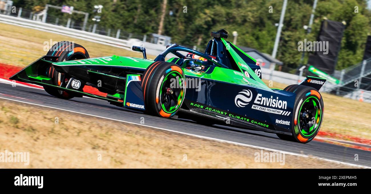 Giugno 28 2024 Portland, OR, pilota statunitense Paul Aron Envision Racing Formula e Team(16) uscendo dalla curva 2 durante l'Hankook Formula e-Prix Practice 1 al Portland International Raceway Portland, O Thurman James/CSM Foto Stock
