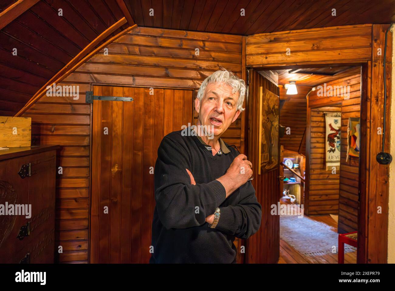 Edificio architettonico unico 'Käseglocke' (campana di formaggio) a Worpswede. Lo scrittore Edwin Koenemann costruì la casa a forma di igloo secondo i piani dell'architetto Bruno Tut. Lindenallee, Worpswede, Niedersachsen, bassa Sassonia, Germania Foto Stock