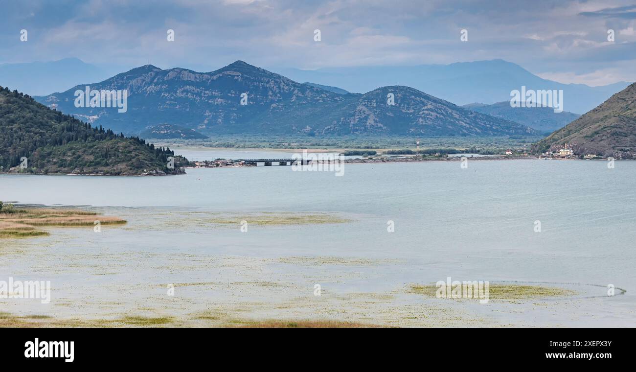 Il lago di Skadar in Montenegro offre un panorama incredibile per gli appassionati di pesca e gli amanti degli uccelli Foto Stock