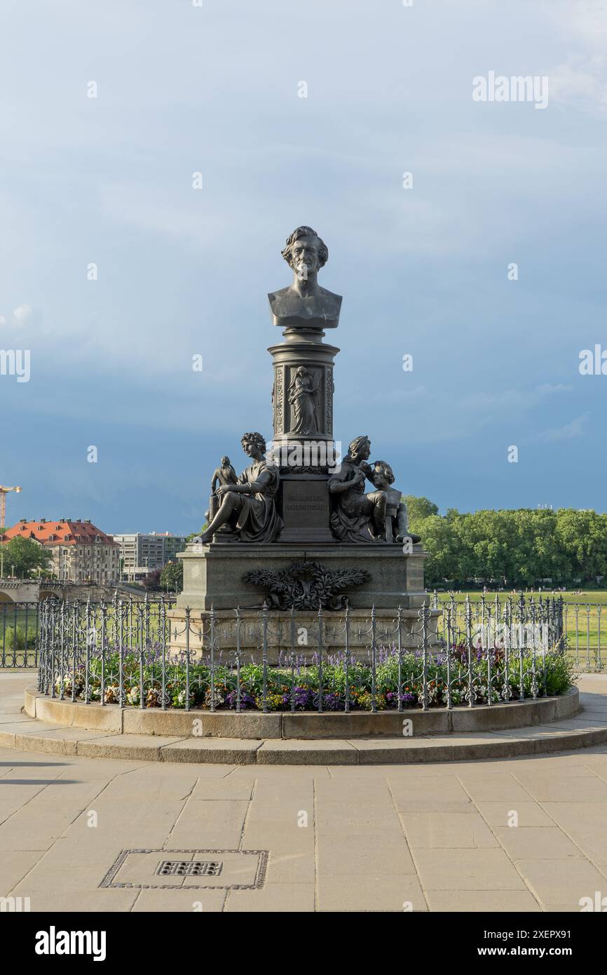 Monumento a Ernst Rietschel sulla terrazza Brühl a Dresda, Sassonia, Germania Foto Stock