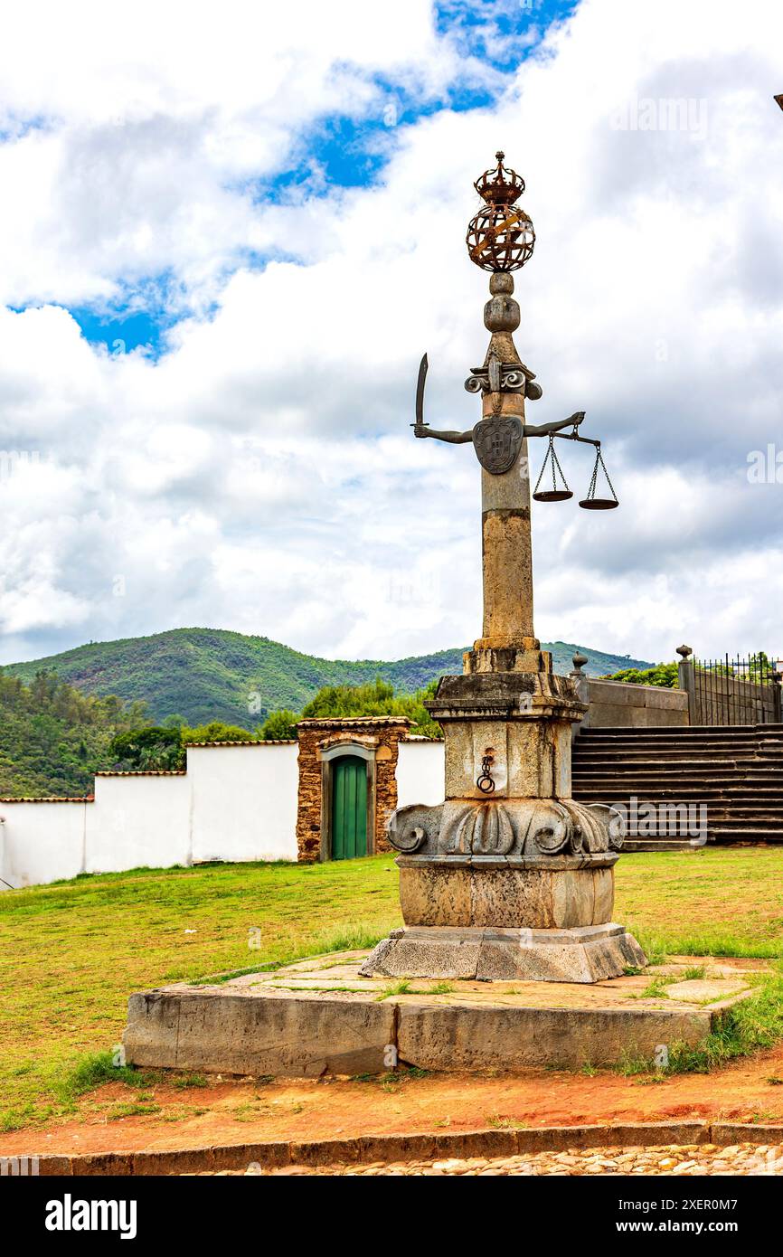 Antica gogna brasiliana del XVIII secolo, dove gli schiavi venivano incatenati per punizione nella storica città di Mariana, Minas Gerais Foto Stock