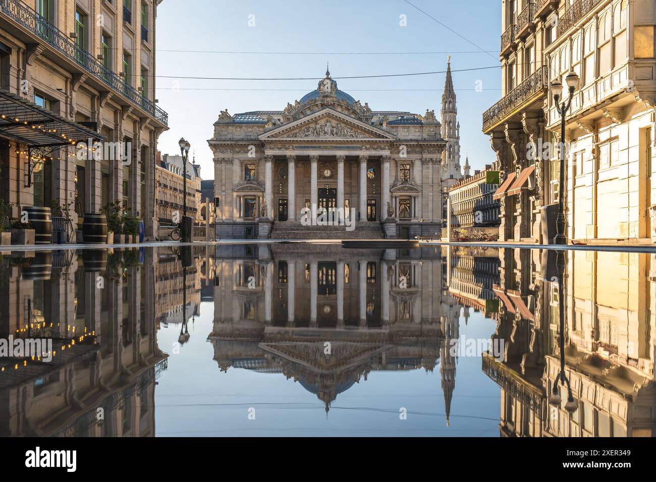 L'ex edificio della Borsa di Bruxelles, di solito abbreviato in Bourse o Beurs, a Bruxelles, in Belgio Foto Stock
