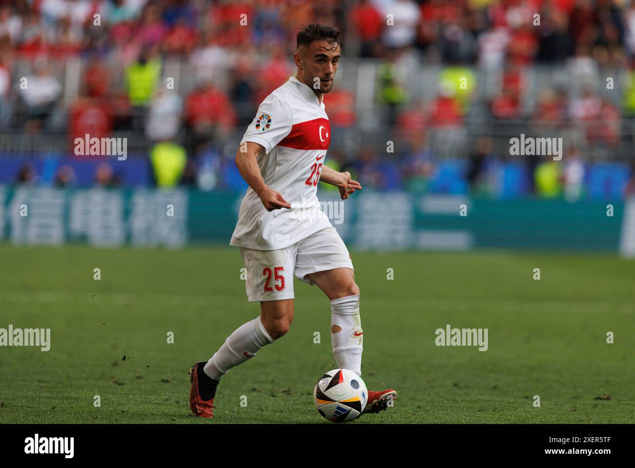 Yunus Akgun visto durante la partita di UEFA Euro 2024 tra le nazionali di Turchia e Portogallo al Signal Iduna Park, Dortmund, Germania (Maciej Rogowski) Foto Stock