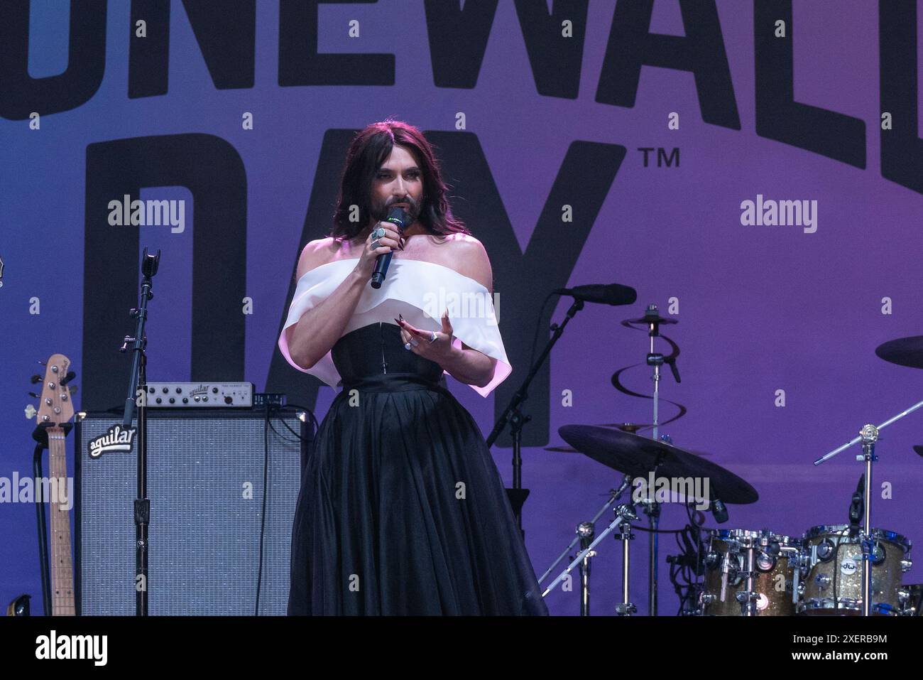 New York, Stati Uniti. 28 giugno 2024. Conchita Wurst si esibisce sul palco Stonewall Day 2024 nella Public Square & Gardens at Hudson Yards a New York (foto di Lev Radin/Pacific Press) Credit: Pacific Press Media Production Corp./Alamy Live News Foto Stock