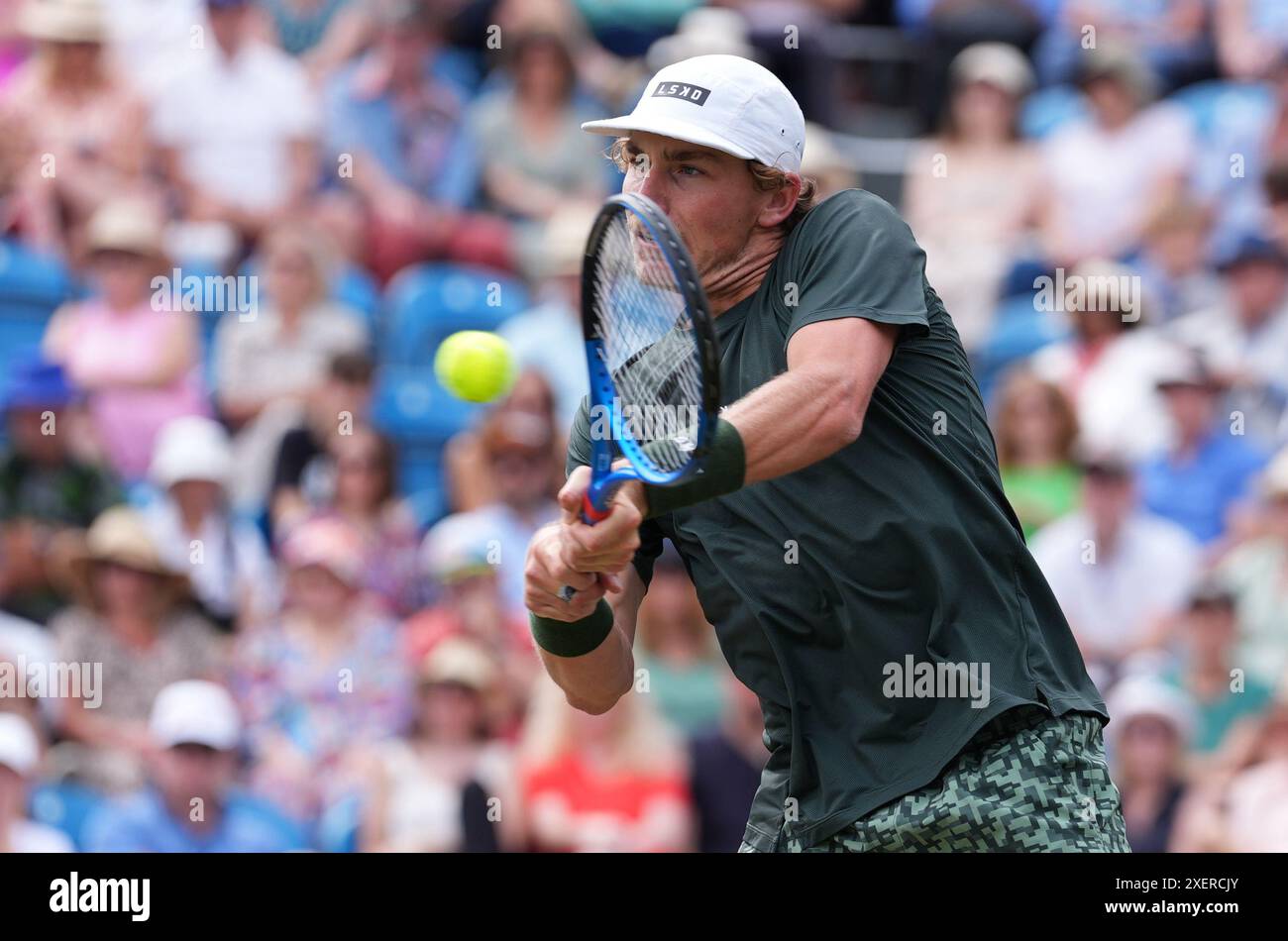 Max Purcell in azione contro Taylor Fritz nella finale maschile del giorno otto del Rothesay International a Devonshire Park, Eastbourne. Data foto: Sabato 29 giugno 2024. Foto Stock