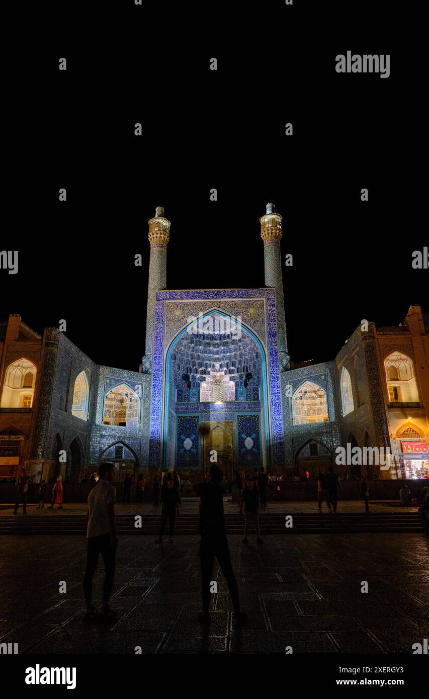 Naqsh-e Jahan (Naqshe Jahan) Square (Piazza Shah), conosciuta anche come Piazza Imam di notte, Isfahan, Iran Foto Stock