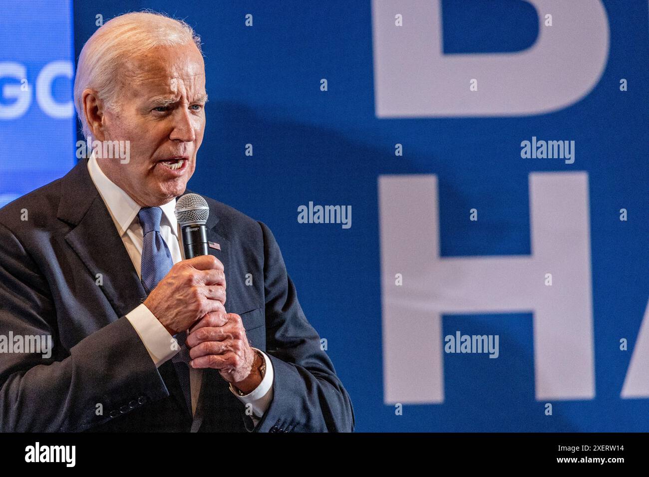 Atlanta, Georgia, Stati Uniti d'America, 27 giugno 2024, il presidente Joe Biden parla con i sostenitori dopo aver discusso l'ex presidente Donald Trump. Foto Stock