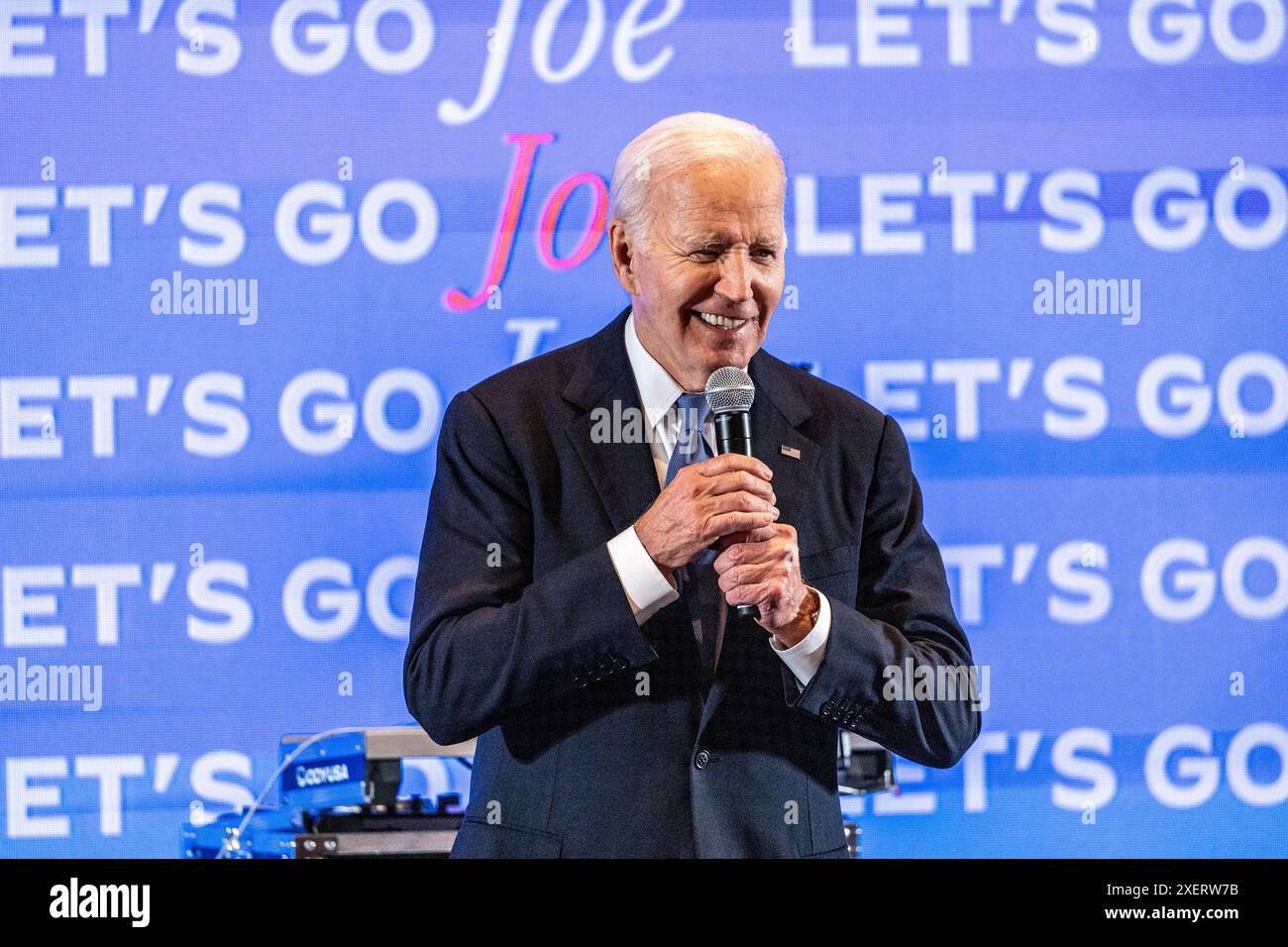 Atlanta, Georgia, Stati Uniti d'America, 27 giugno 2024, il presidente Joe Biden parla con i sostenitori dopo aver discusso l'ex presidente Donald Trump. Foto Stock