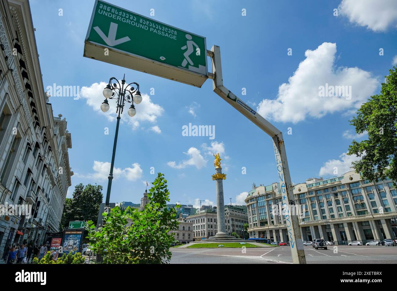 Tbilisi, Georgia - 24 giugno 2024: Vista di Freedom Square o Liberty Square, si trova nel centro di Tbilisi, Georgia Foto Stock
