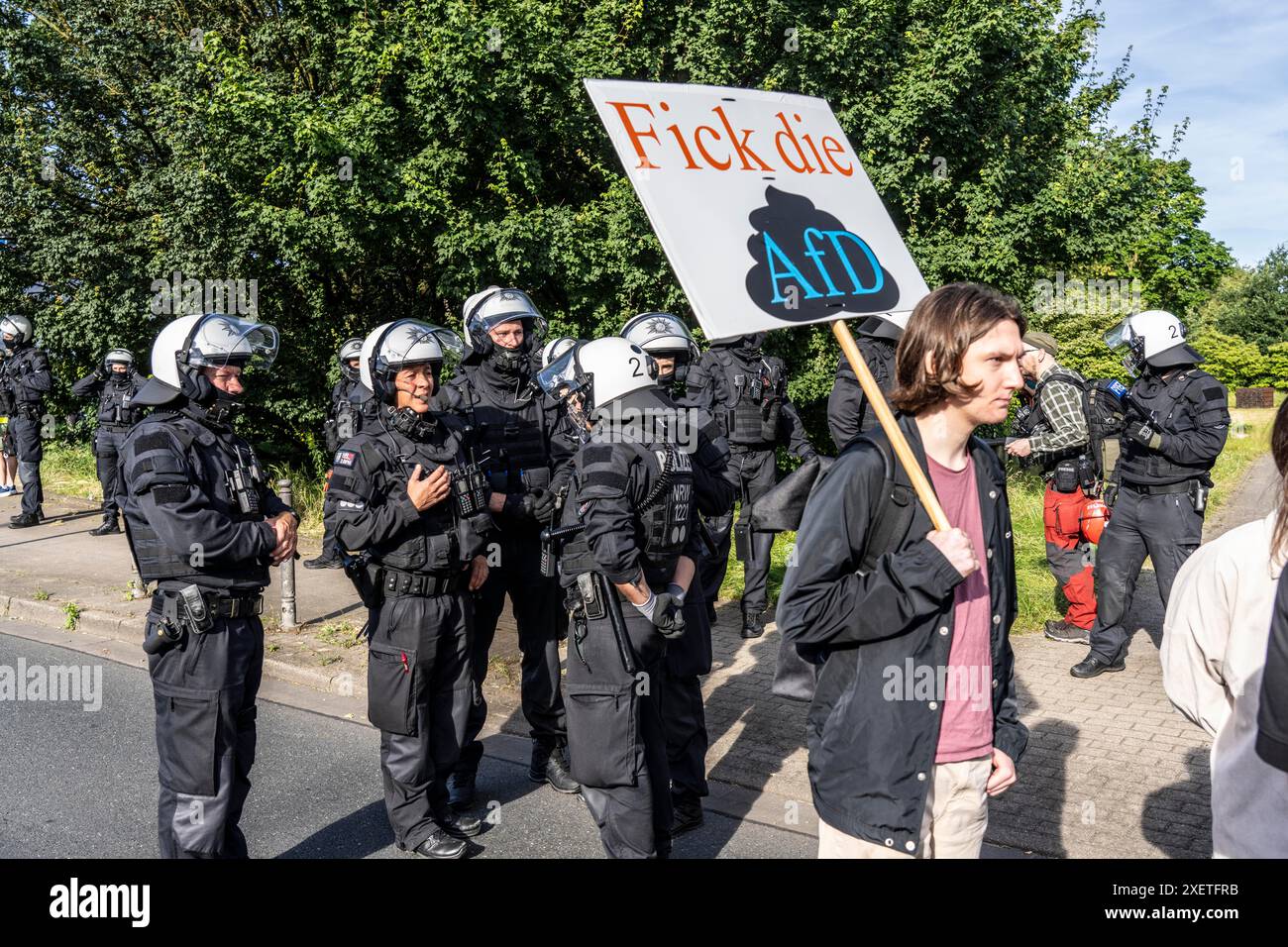 Dimostrazione contro la conferenza del partito AFD a Essen, blocco di Alfredstraße, ponte sull'autostrada A52, NRW, Germania, Foto Stock
