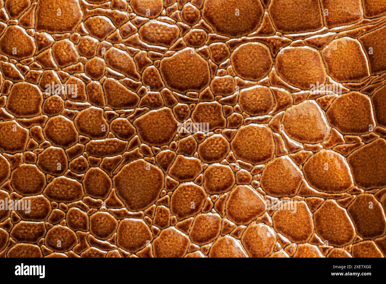 Imitazione della texture della pelle dei rettili per lo sfondo. Finta pelle di coccodrillo Foto Stock