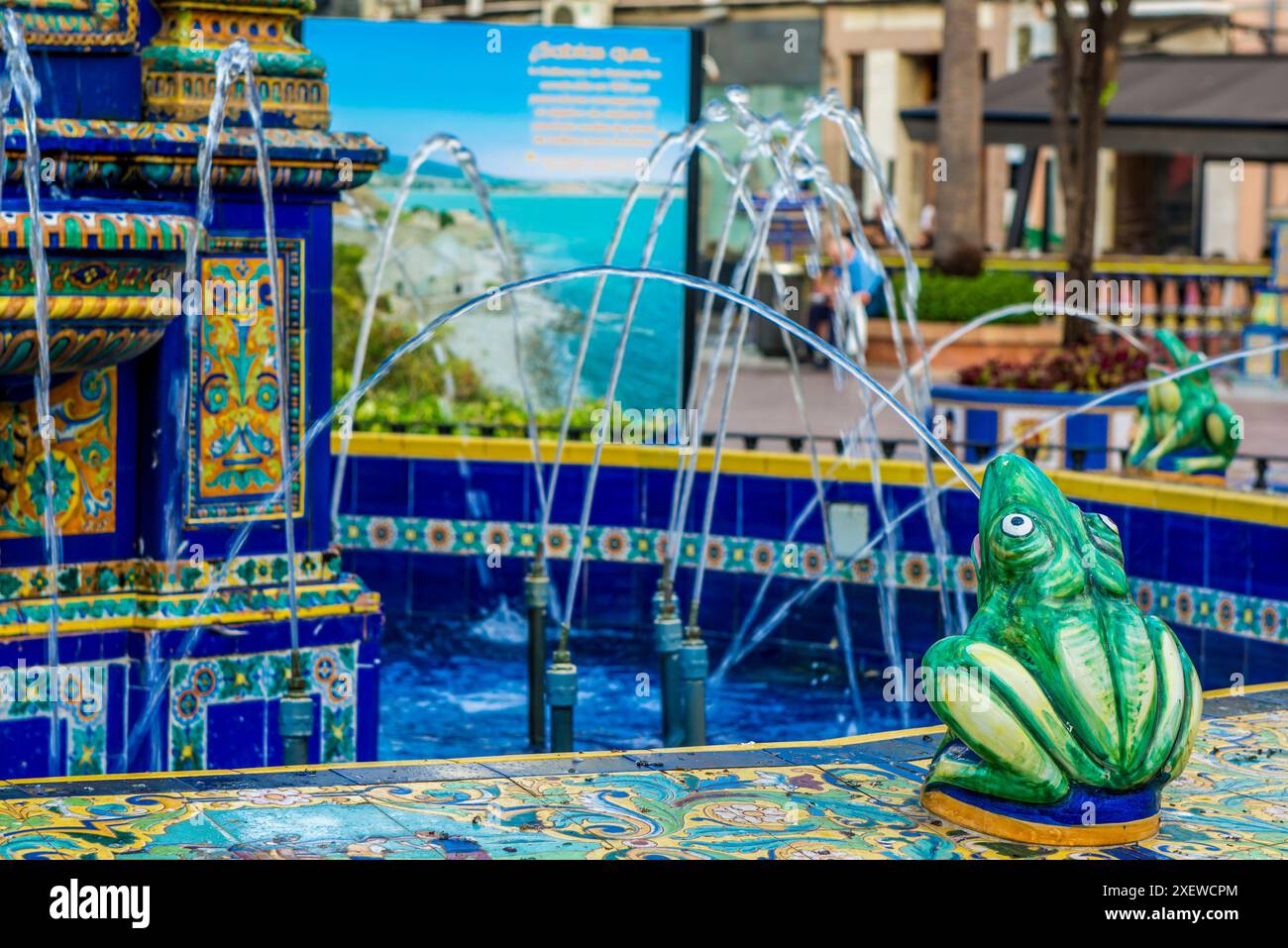 Fontana centrale, piazza principale di Plaza alta Algeciras, Spagna. Foto Stock