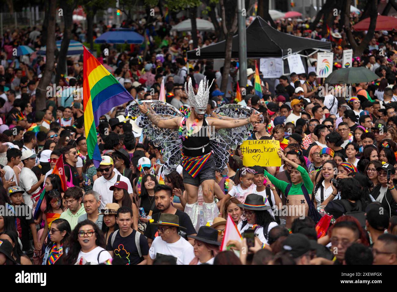 Città del Messico, Messico. 29 giugno 2024. I cittadini si sono riuniti sulla strada più famosa del Messico conosciuta come Paseo de la Reforma, dove hanno partecipato al LGBT+ Pride marzo 2024. Crediti: Luis e Salgado/Alamy Live News Foto Stock