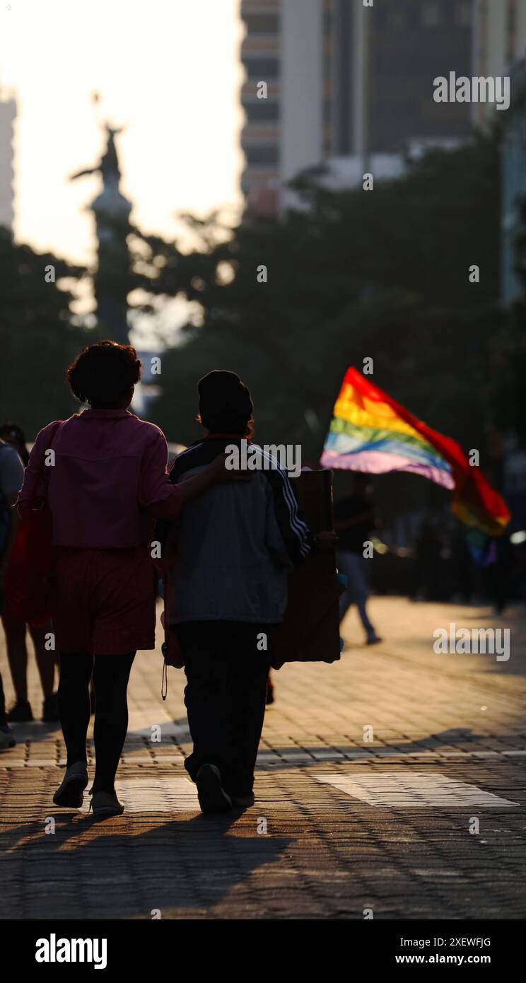 GYE PRIDE FEST Guayaquil, sabato 29 giugno 2024 nonostante diversi svantaggi economici la comunità LGBTI a Guayaquil ha tenuto il Pride Fest 2024, camminando l'arteria principale delle foto del centro città CÃ sar Munoz API Guayaquil Guayas Ecuador SOI GYE PRIDEFEST 5e9dbb80c94487ad9ca4c2351c3d53dd Copyright: xCÃ sarxMunozx Foto Stock