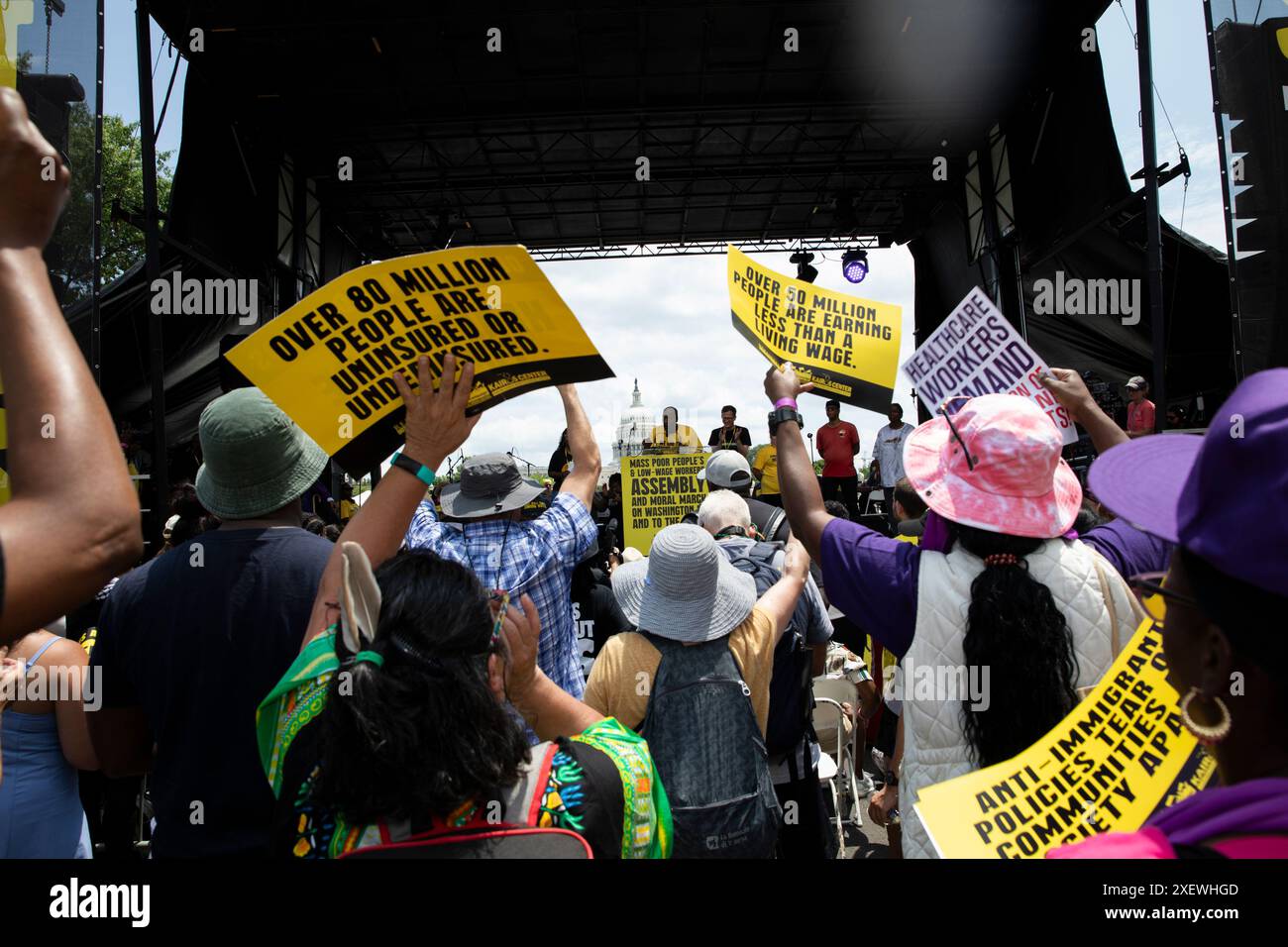 Washington DC, Stati Uniti. 29 giugno 2024. Manifestanti che mostrano ...