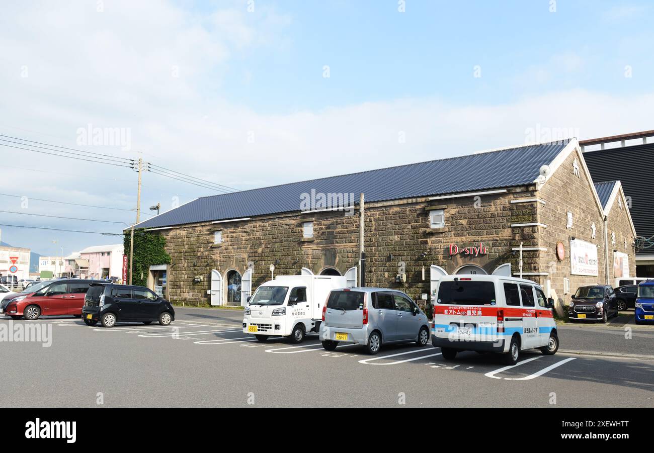 Un vecchio magazzino vicino al porto di Kagoshima, in Giappone. Foto Stock